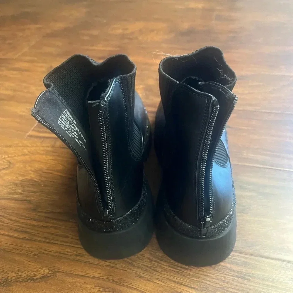 Steve Madden Black Chelsea Booties w Glitter- NWT girls size 5
